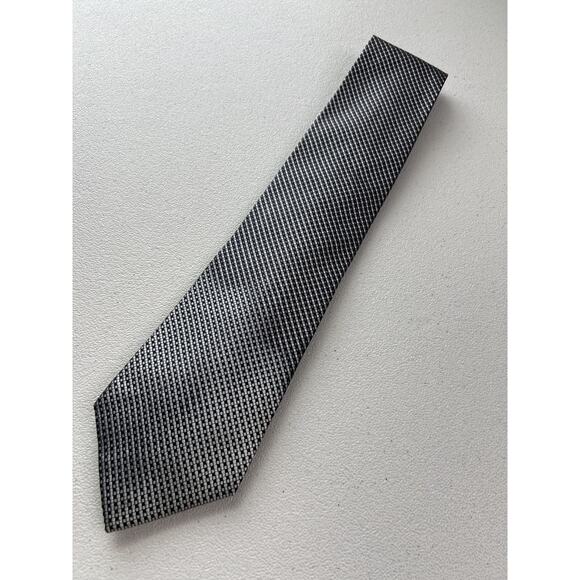 Geoffrey Beene Black and Gray Woven Pattern 100% Silk Handmade Designer Tie - Picture 3 of 7